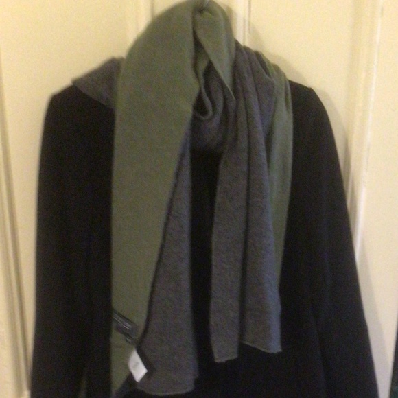 NWOT Coercion London Pure Cashmere Scarf - Picture 1 of 2